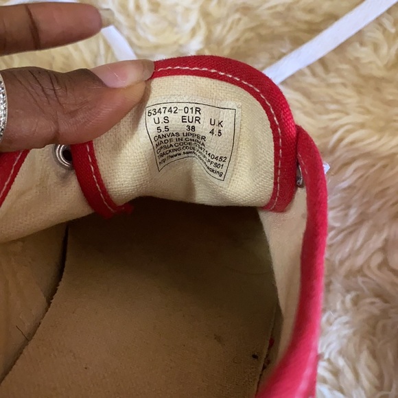 Red Low Cut Levi’s Sneakers - Picture 9 of 9